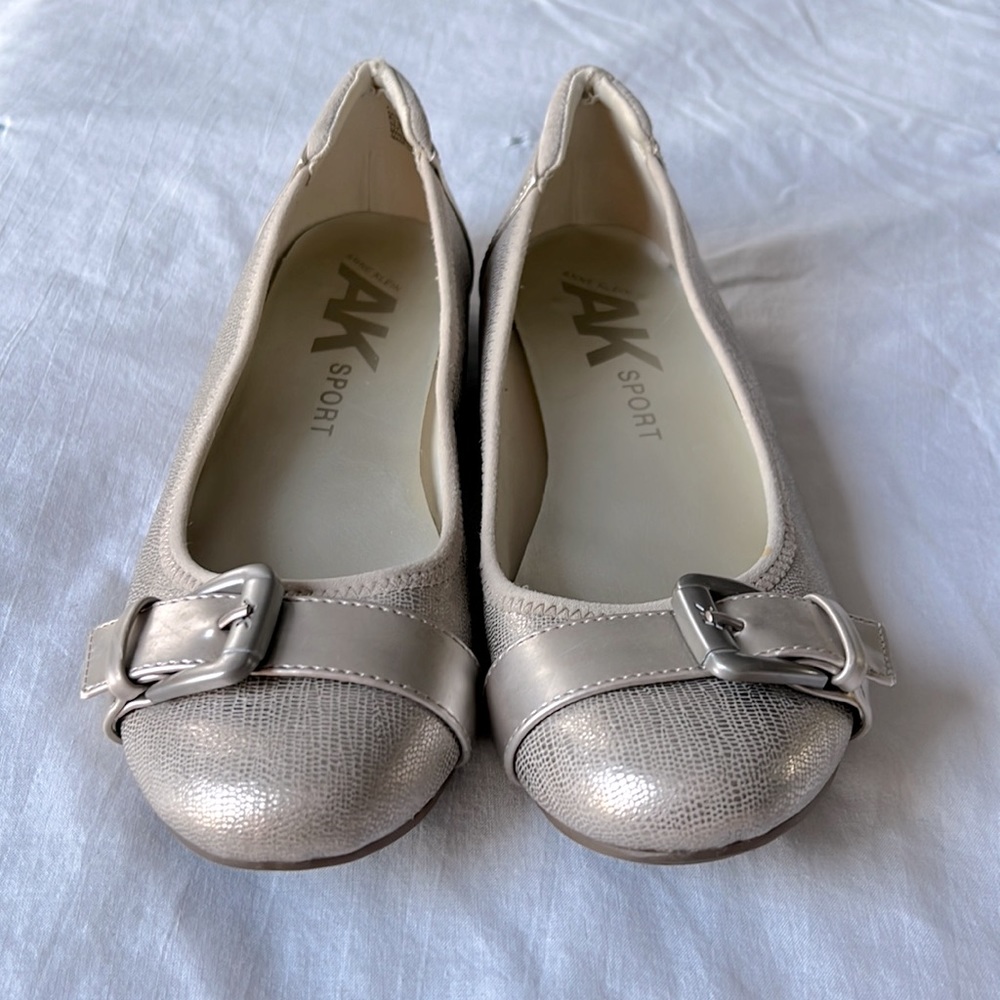 Anne Klein flats with buckle detail women’s 7